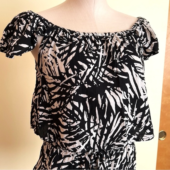 Aerie 2 piece top and shorts set size XS - Picture 3 of 10